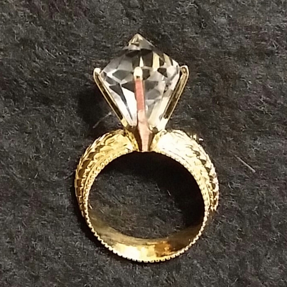 Ring shaped pin - Picture 1 of 4